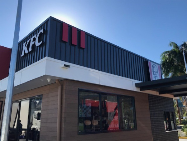 A KFC in Burleigh QLD featuring Stramit's SharpLine wall cladding on the top section of the building